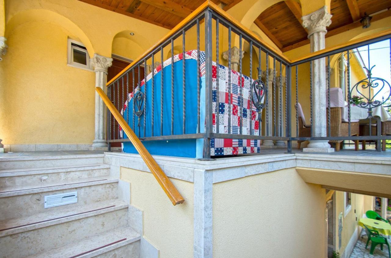 Apartments Oaza Dramalj Ngoại thất bức ảnh